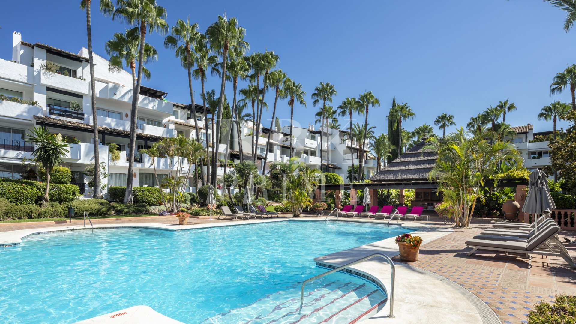 Resale - Apartments -
Marbella