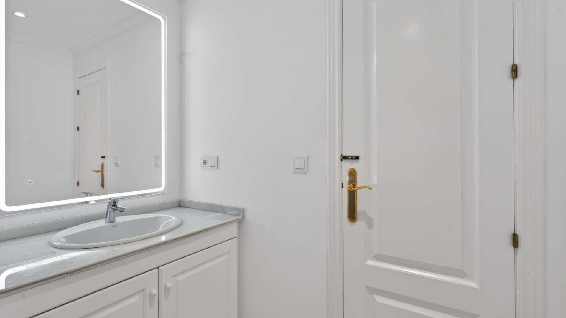 Resale - Apartments -
Orihuela Costa - Campoamor
