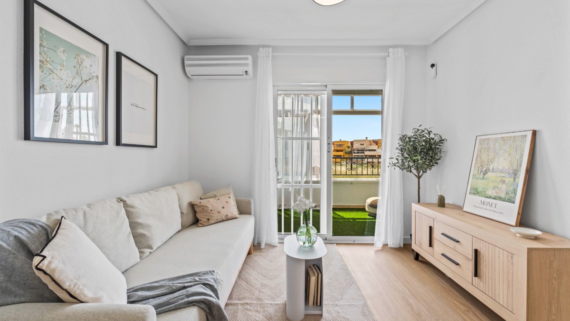 Resale - Apartments -
Orihuela Costa - La Florida