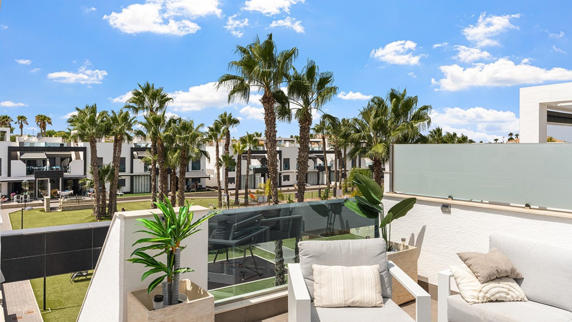 Resale - Apartments -
Orihuela Costa - La Zenia