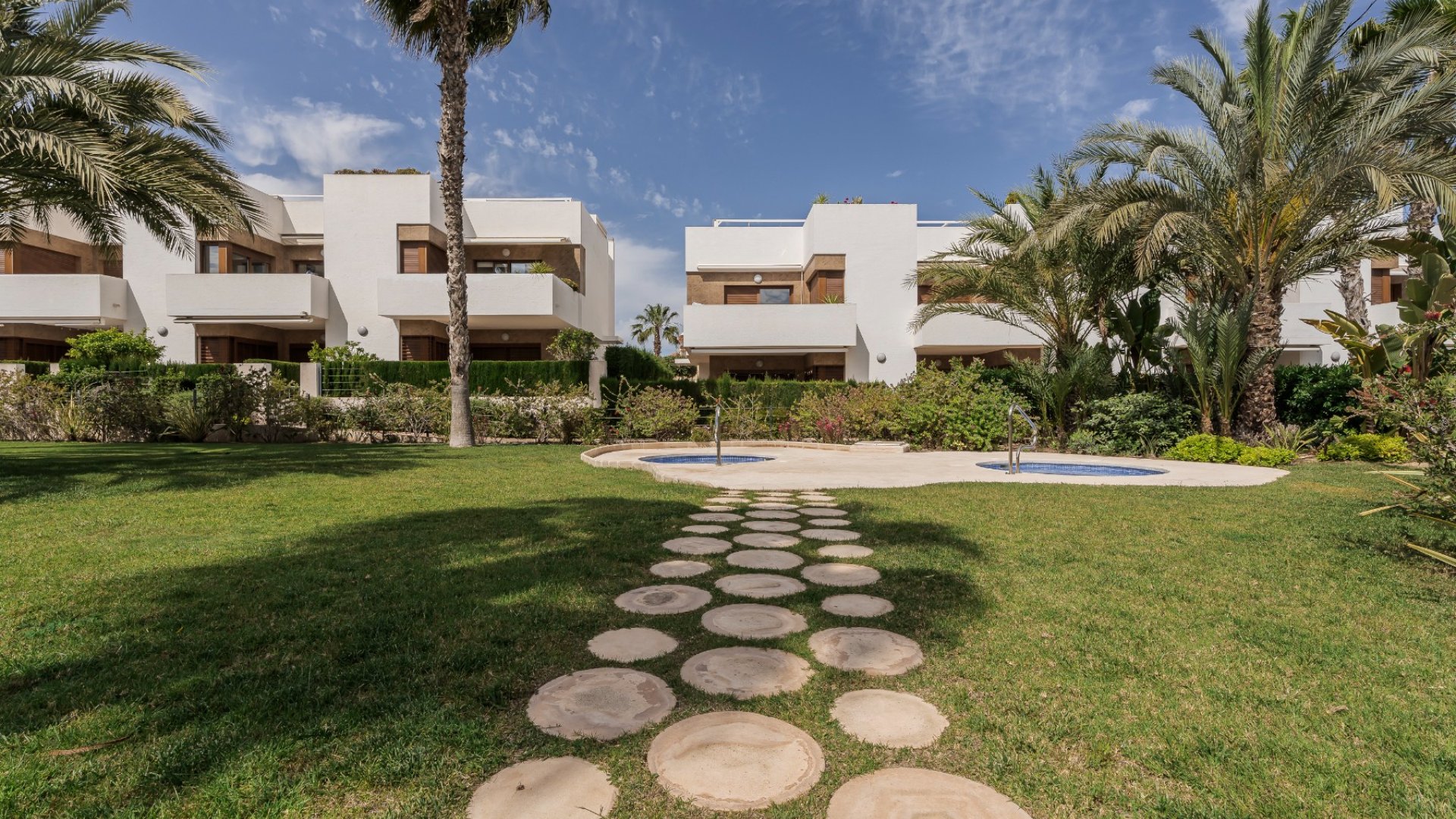 Resale - Apartments -
Orihuela Costa - La Zenia