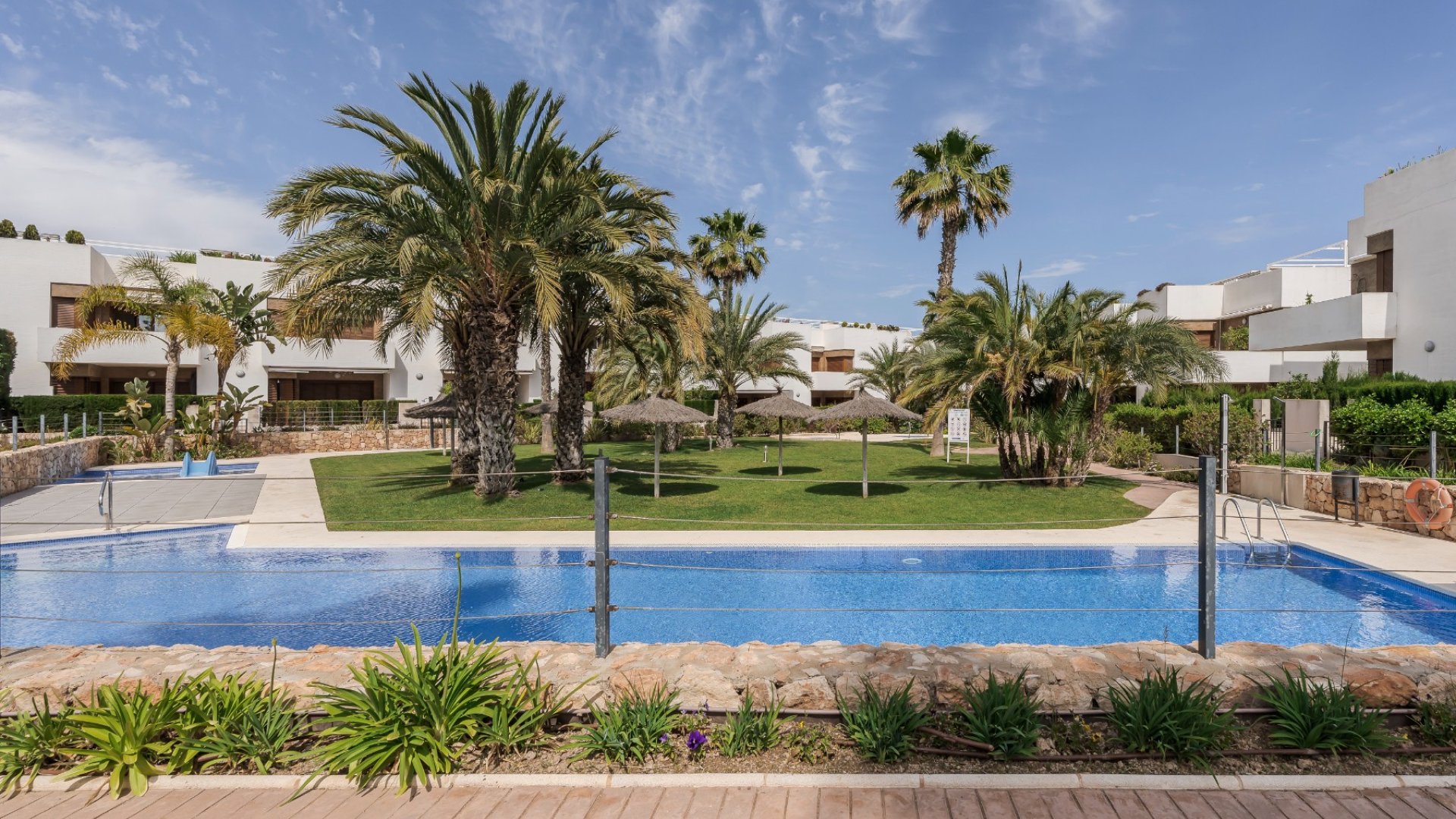 Resale - Apartments -
Orihuela Costa - La Zenia