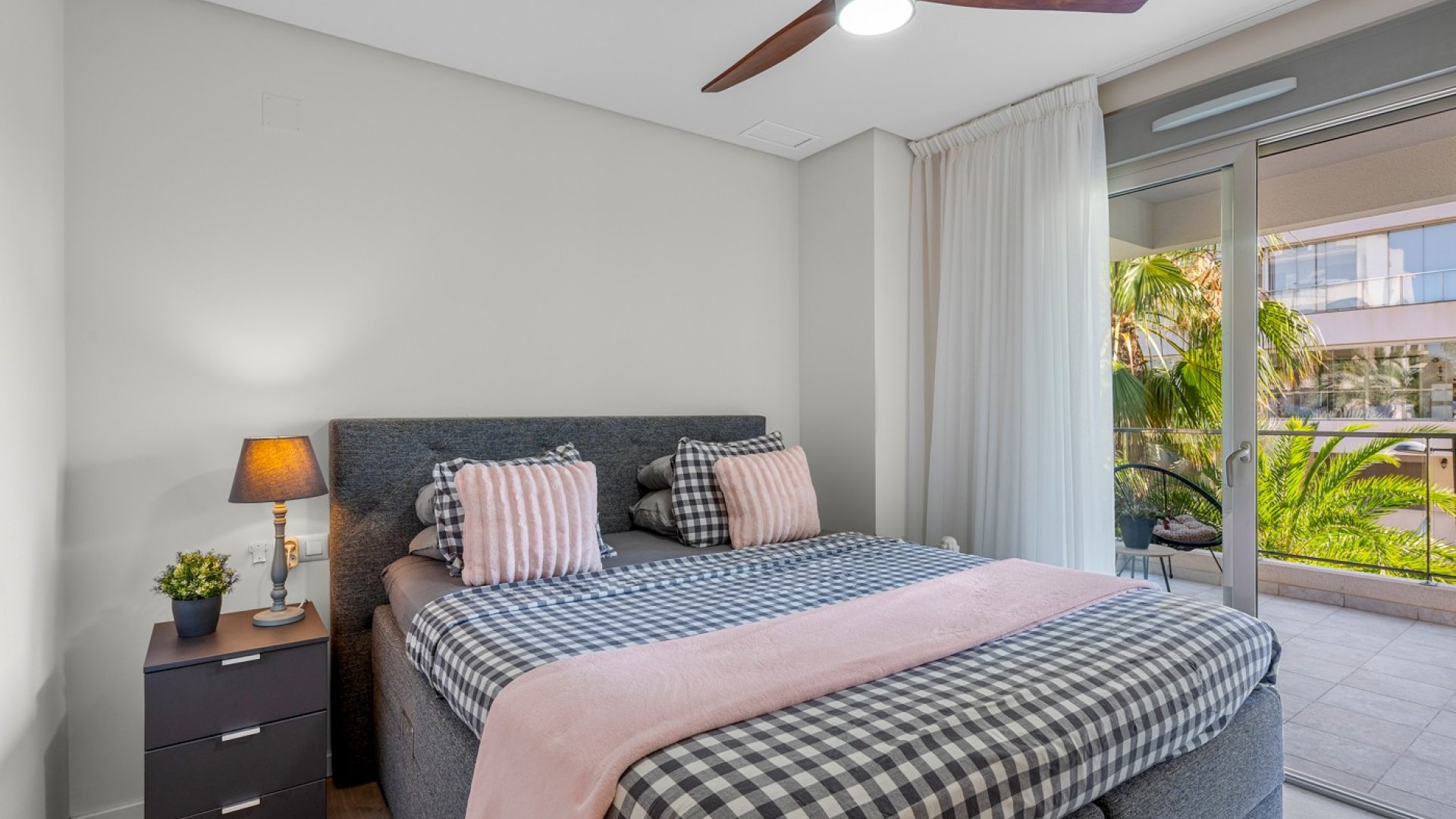 Resale - Apartments -
Orihuela Costa - Los Dolses