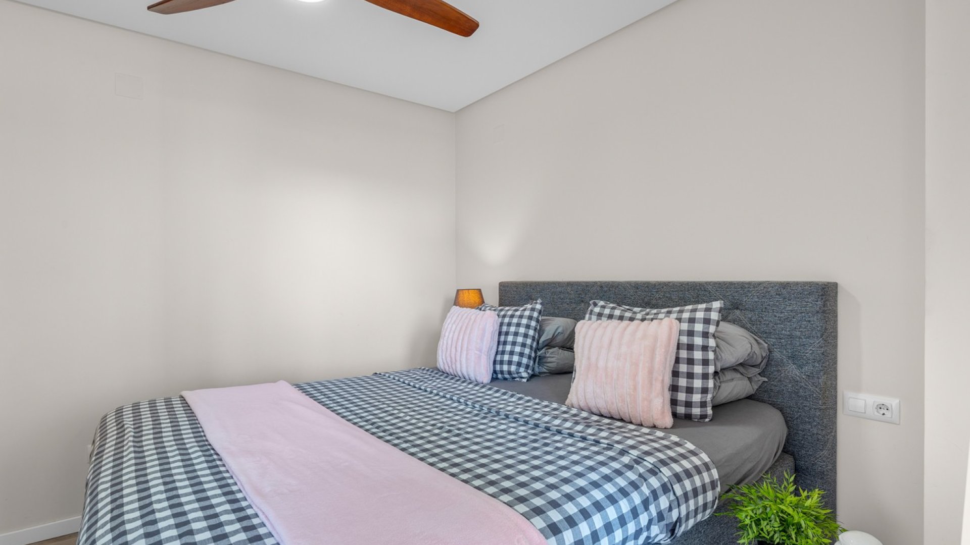 Resale - Apartments -
Orihuela Costa - Los Dolses