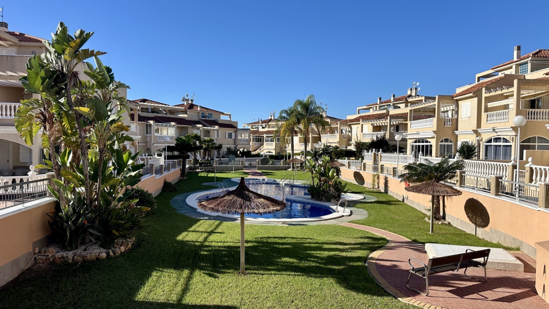 Resale - Apartments -
Orihuela Costa - Playa Flamenca