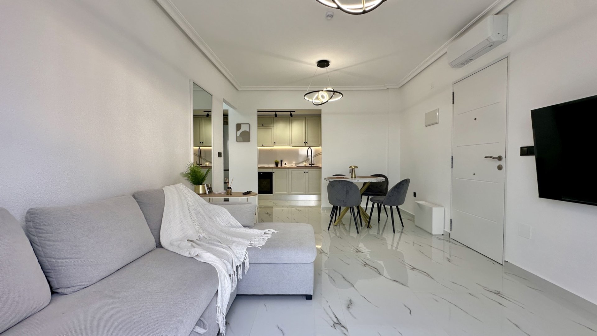 Resale - Apartments -
Orihuela Costa - Playa Flamenca