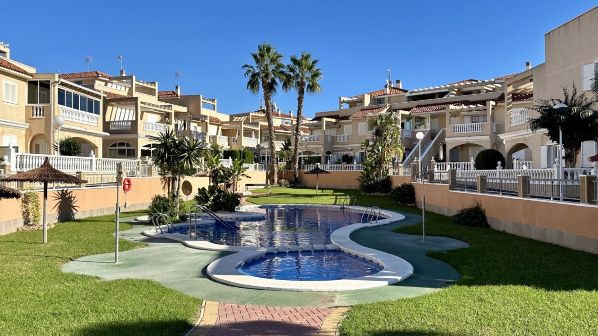 Resale - Apartments -
Orihuela Costa - Playa Flamenca