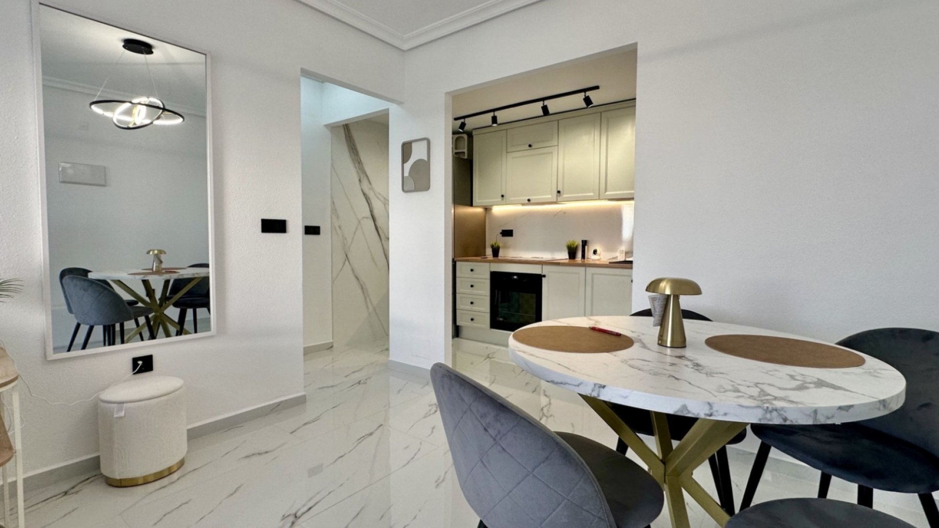 Resale - Apartments -
Orihuela Costa - Playa Flamenca