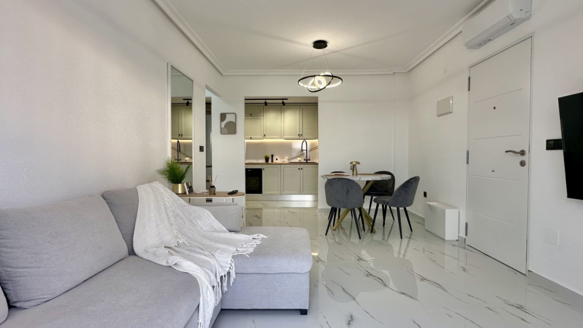 Resale - Apartments -
Orihuela Costa - Playa Flamenca