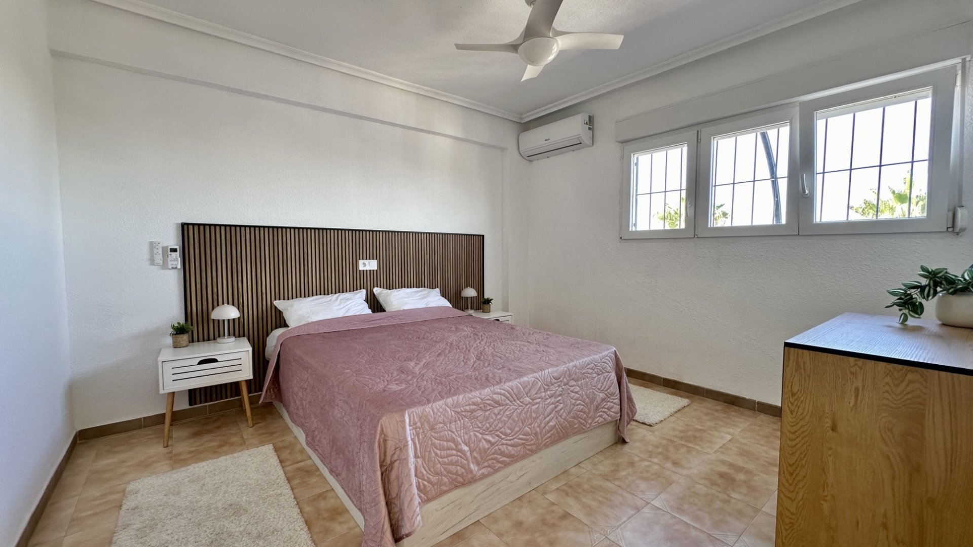 Resale - Apartments -
Orihuela Costa - Punta Prima