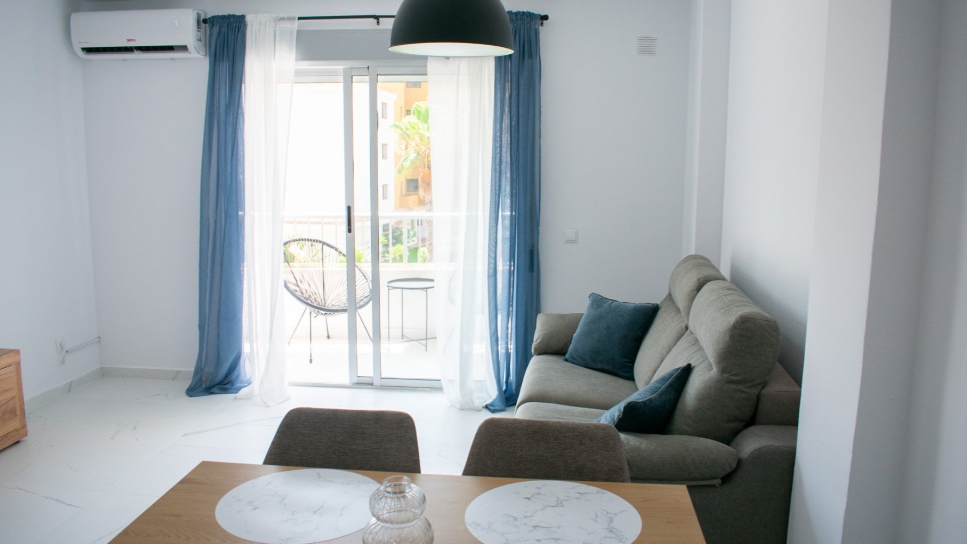 Resale - Apartments -
Orihuela Costa - Punta Prima