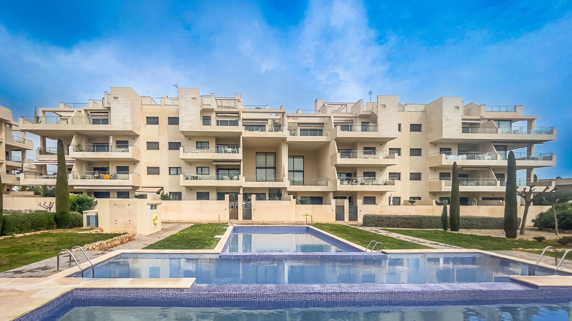Resale - Apartments -
Orihuela Costa