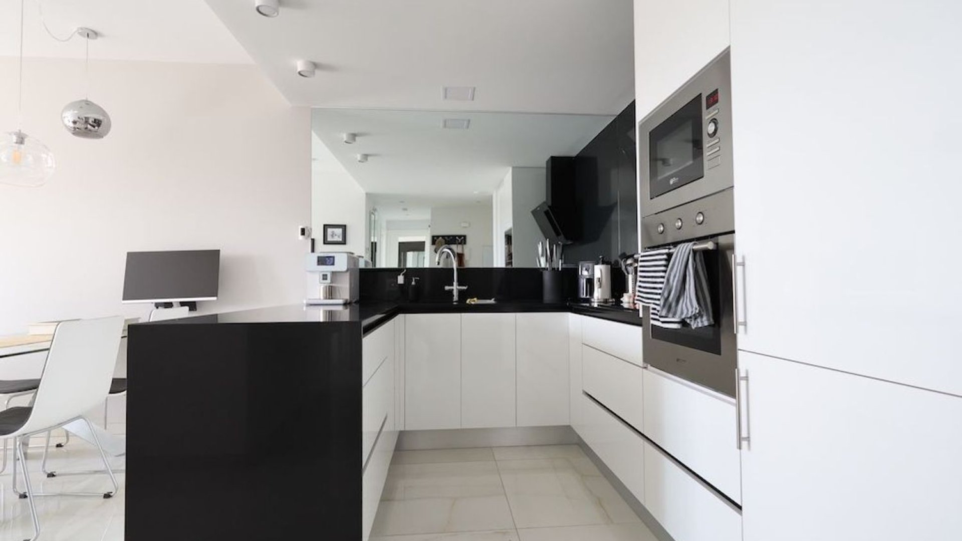 Resale - Apartments -
Orihuela Costa