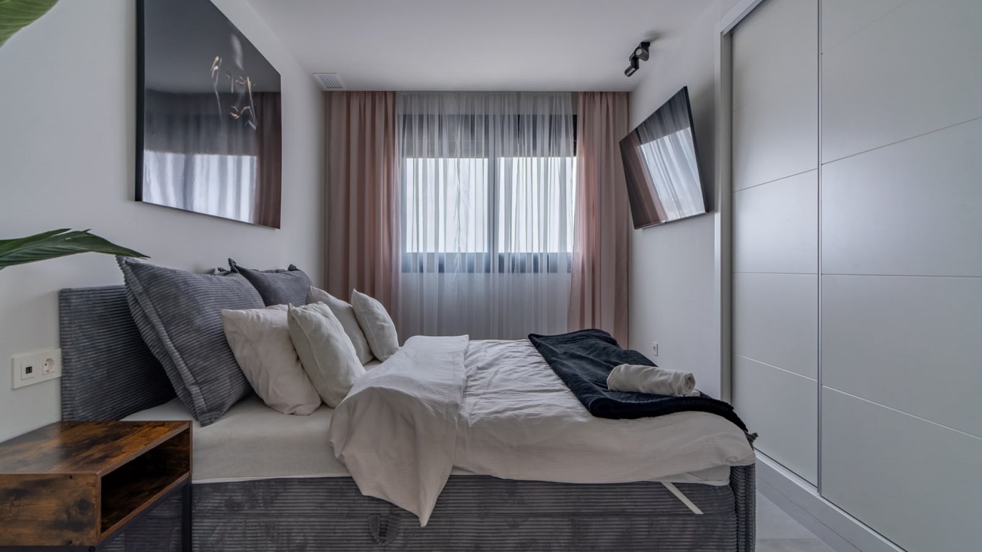 Resale - Apartments -
Pilar de la Horadada - Mil Palmeras