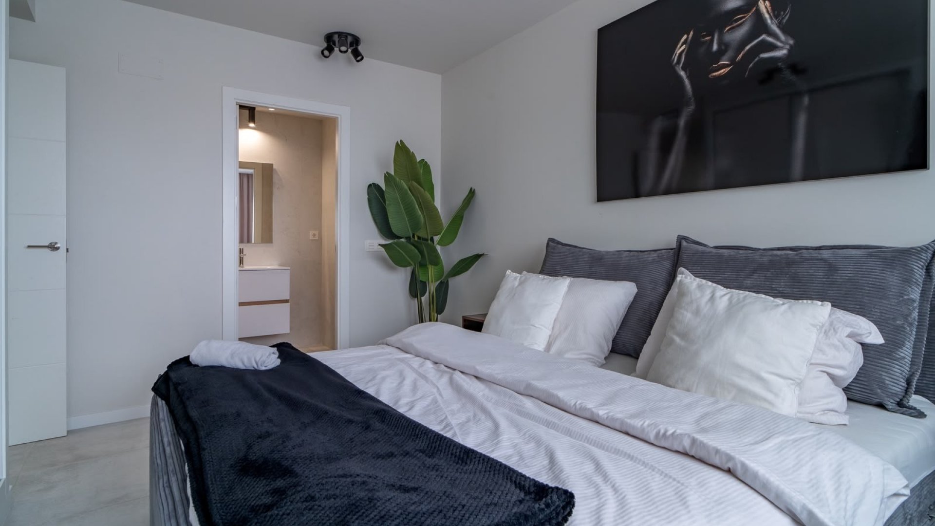 Resale - Apartments -
Pilar de la Horadada - Mil Palmeras