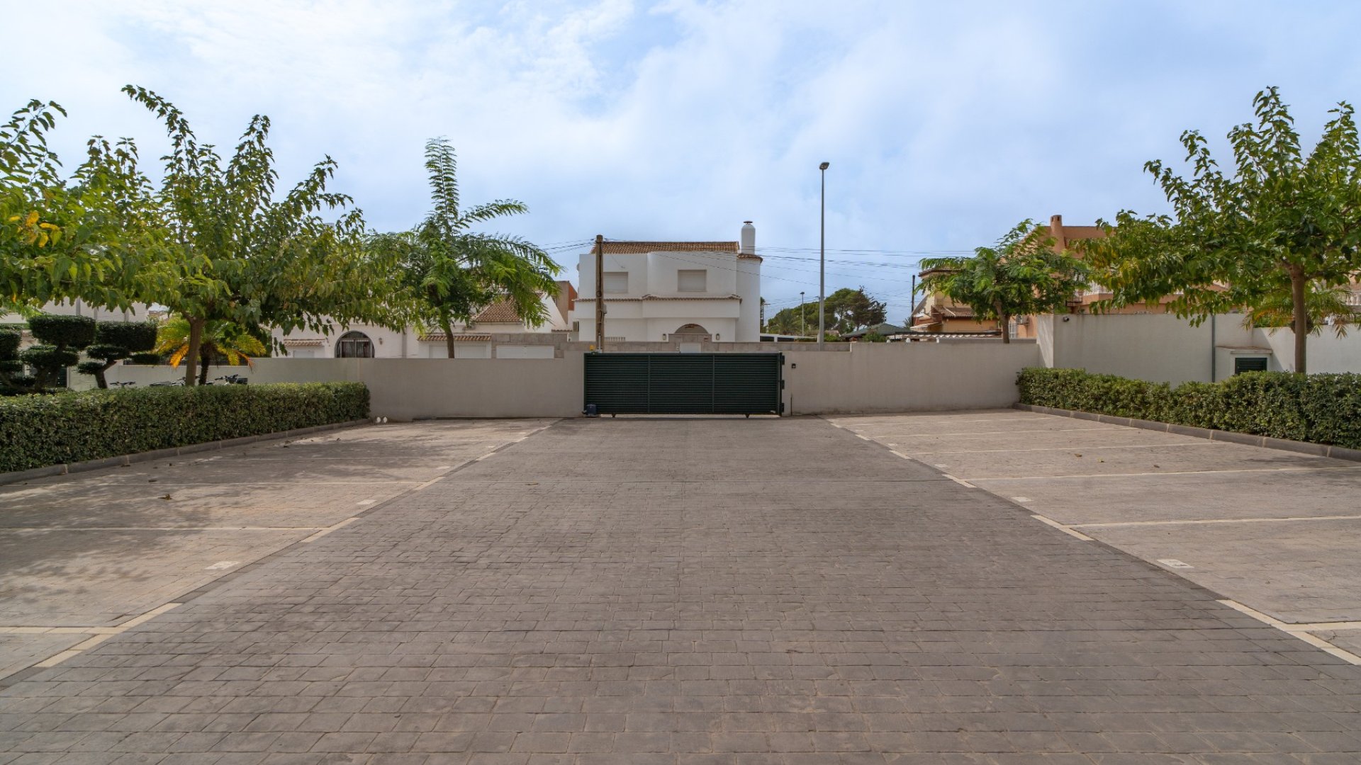 Resale - Apartments -
Pilar de la Horadada - Mil Palmeras