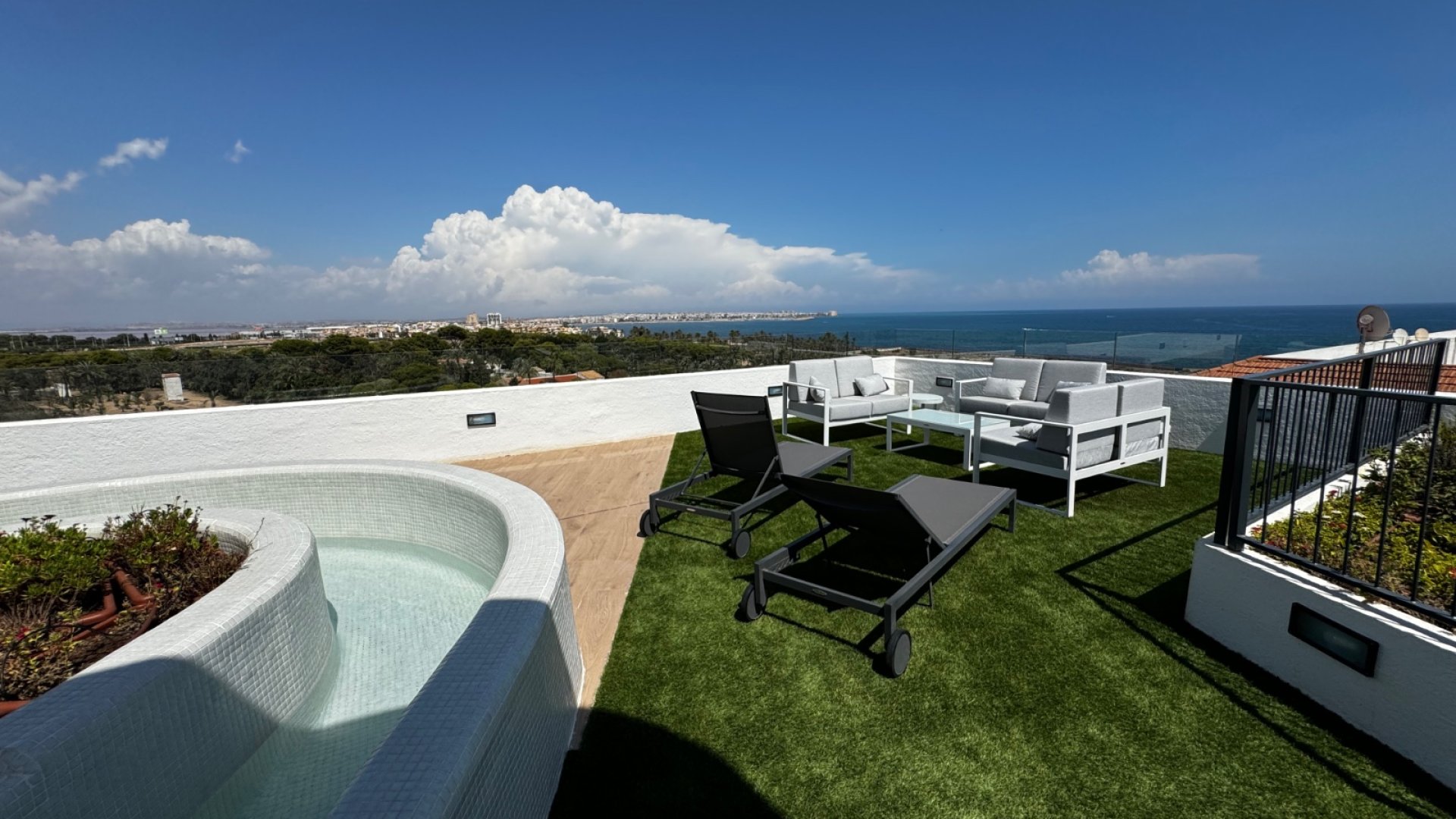 Resale - Apartments -
Punta Prima