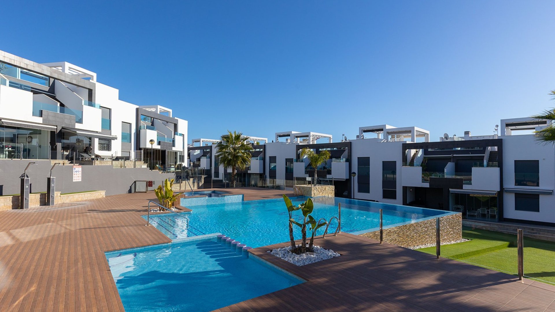 Resale - Apartments -
Punta Prima