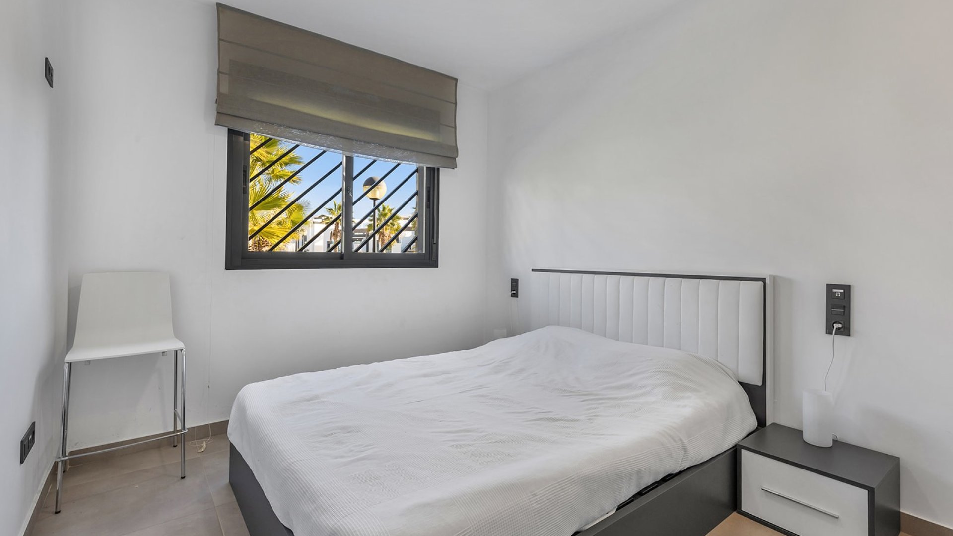 Resale - Apartments -
Punta Prima