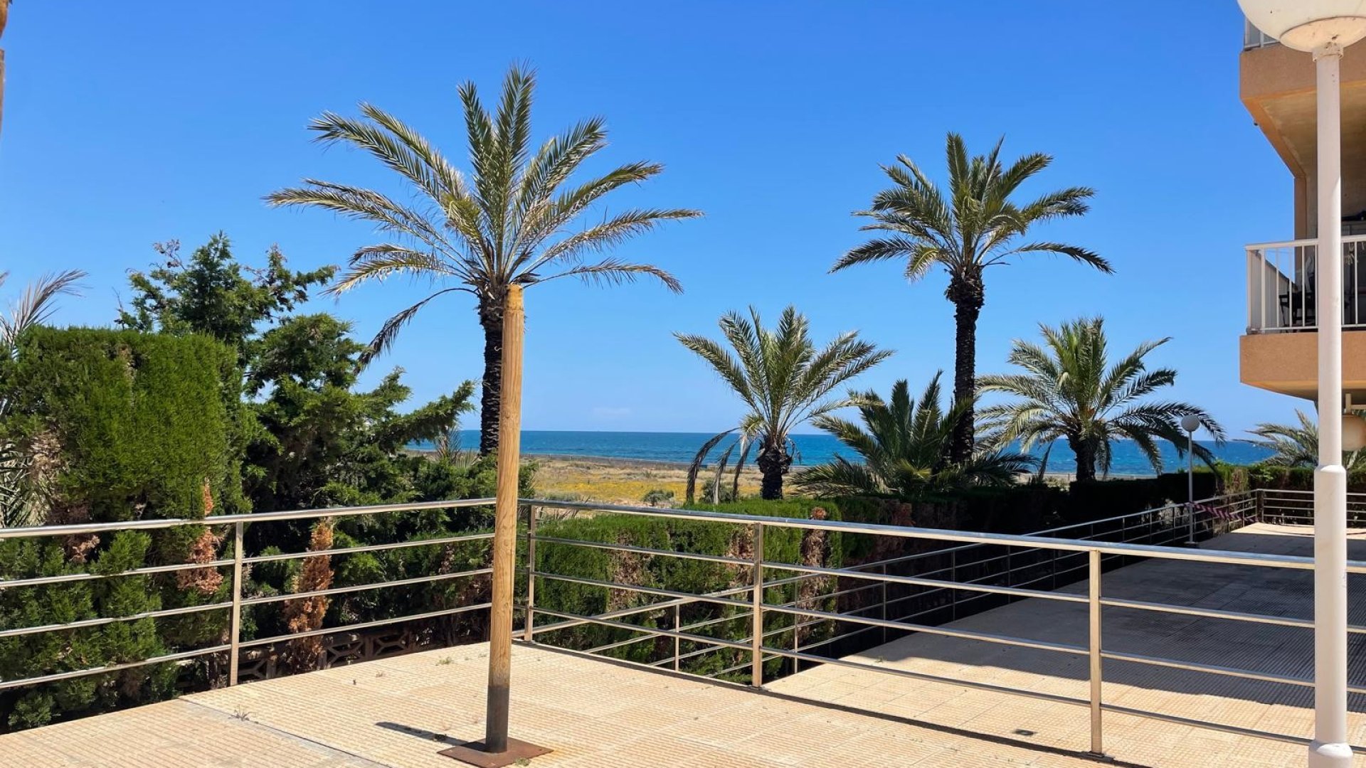 Resale - Apartments -
Punta Prima