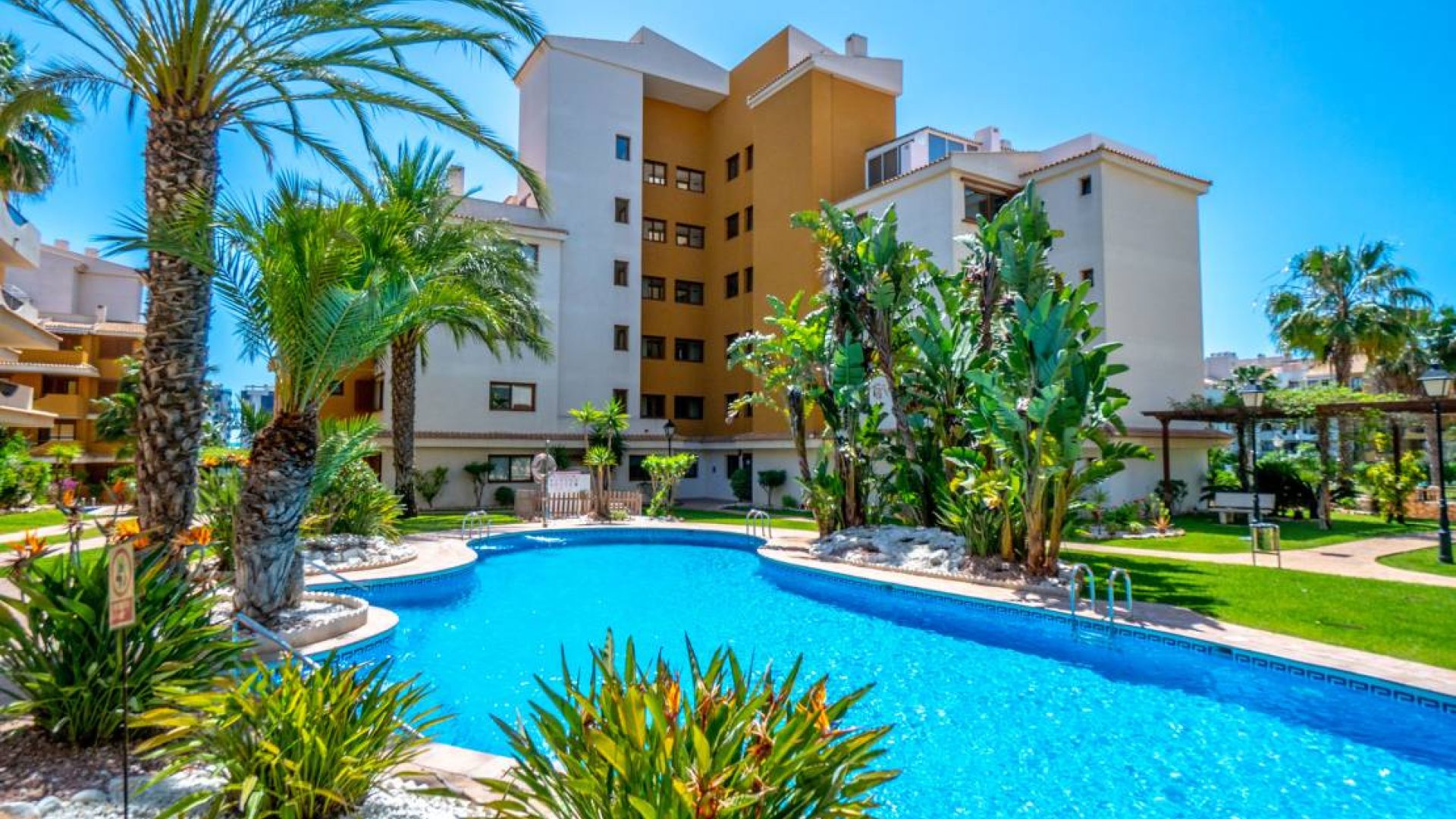 Resale - Apartments -
Punta Prima