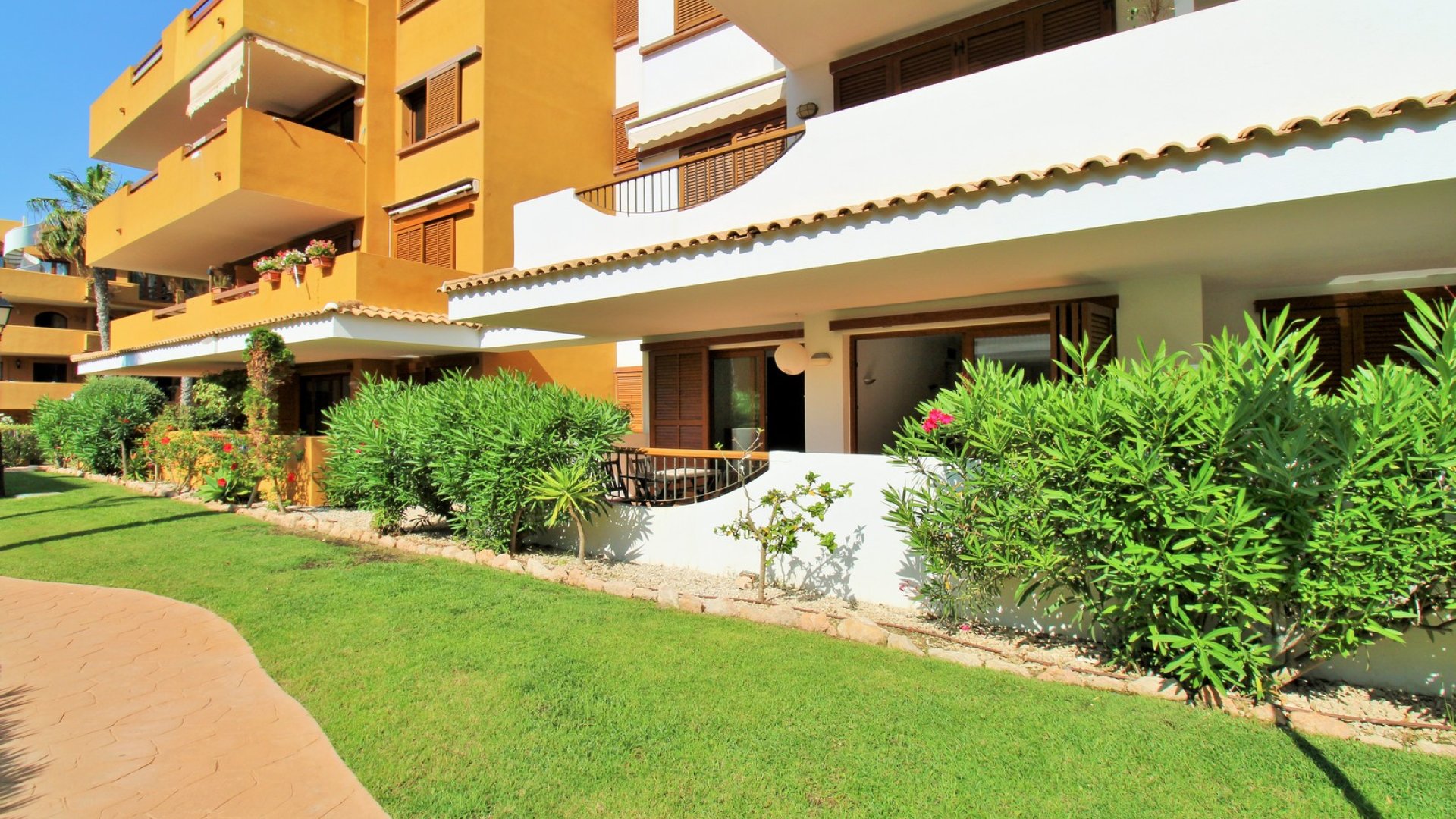 Resale - Apartments -
Punta Prima