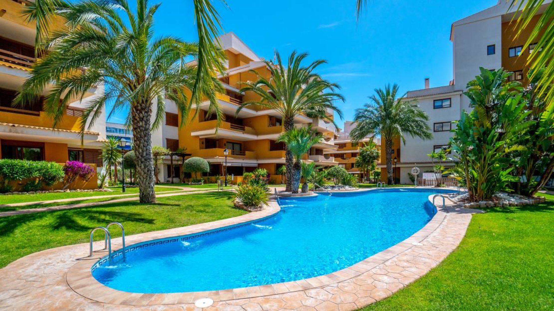 Resale - Apartments -
Punta Prima