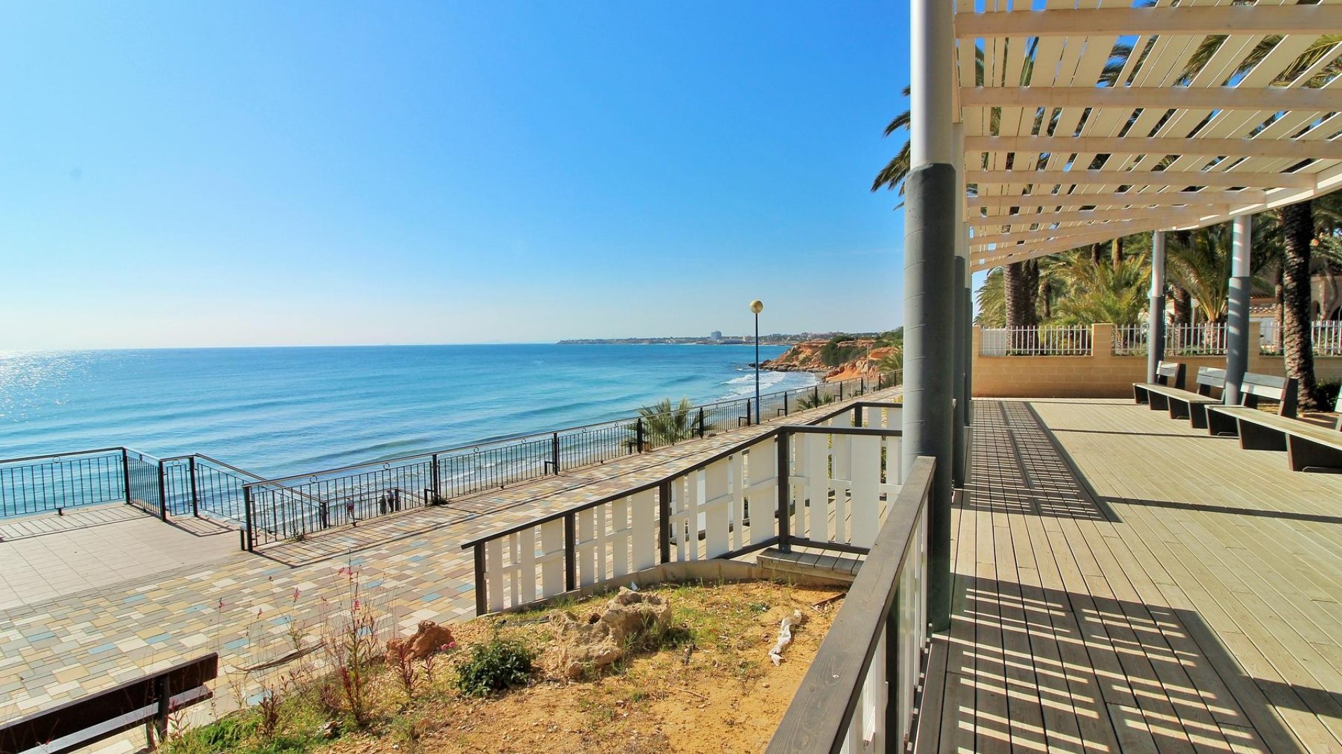 Resale - Apartments -
Punta Prima