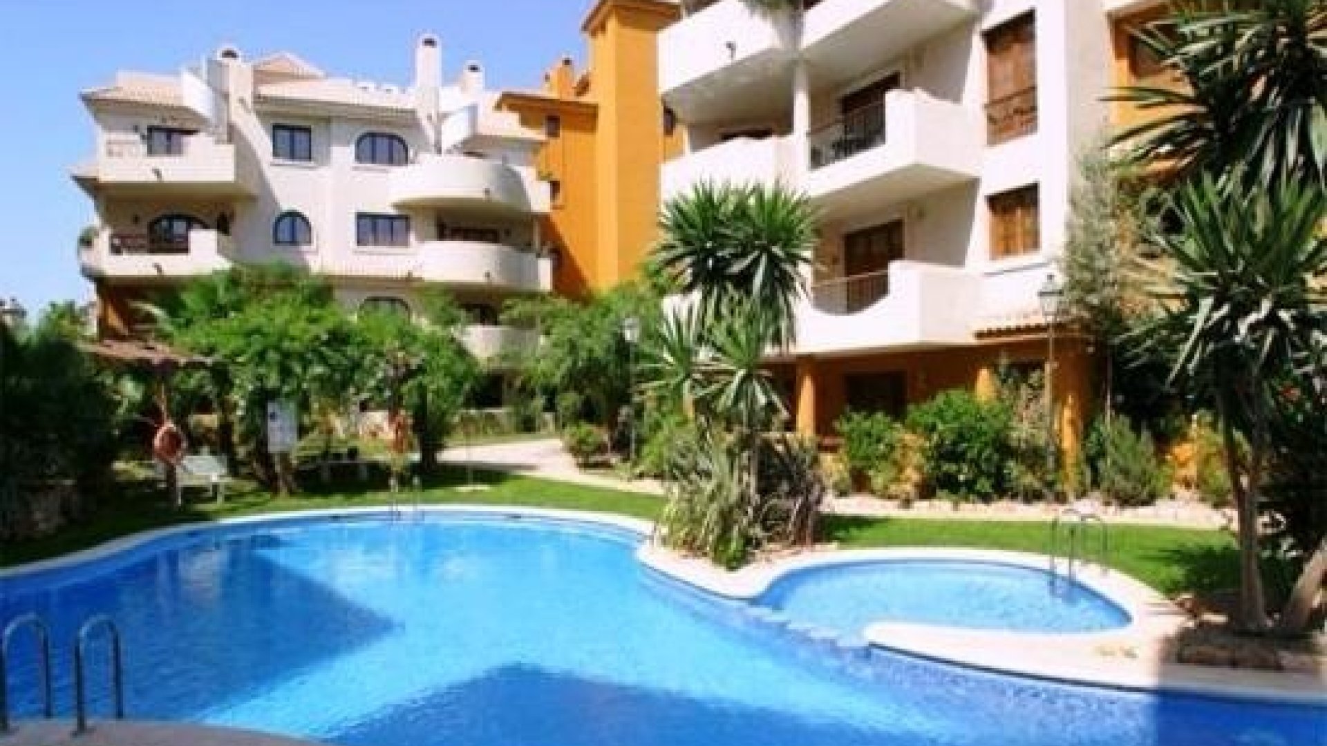 Resale - Apartments -
Punta Prima