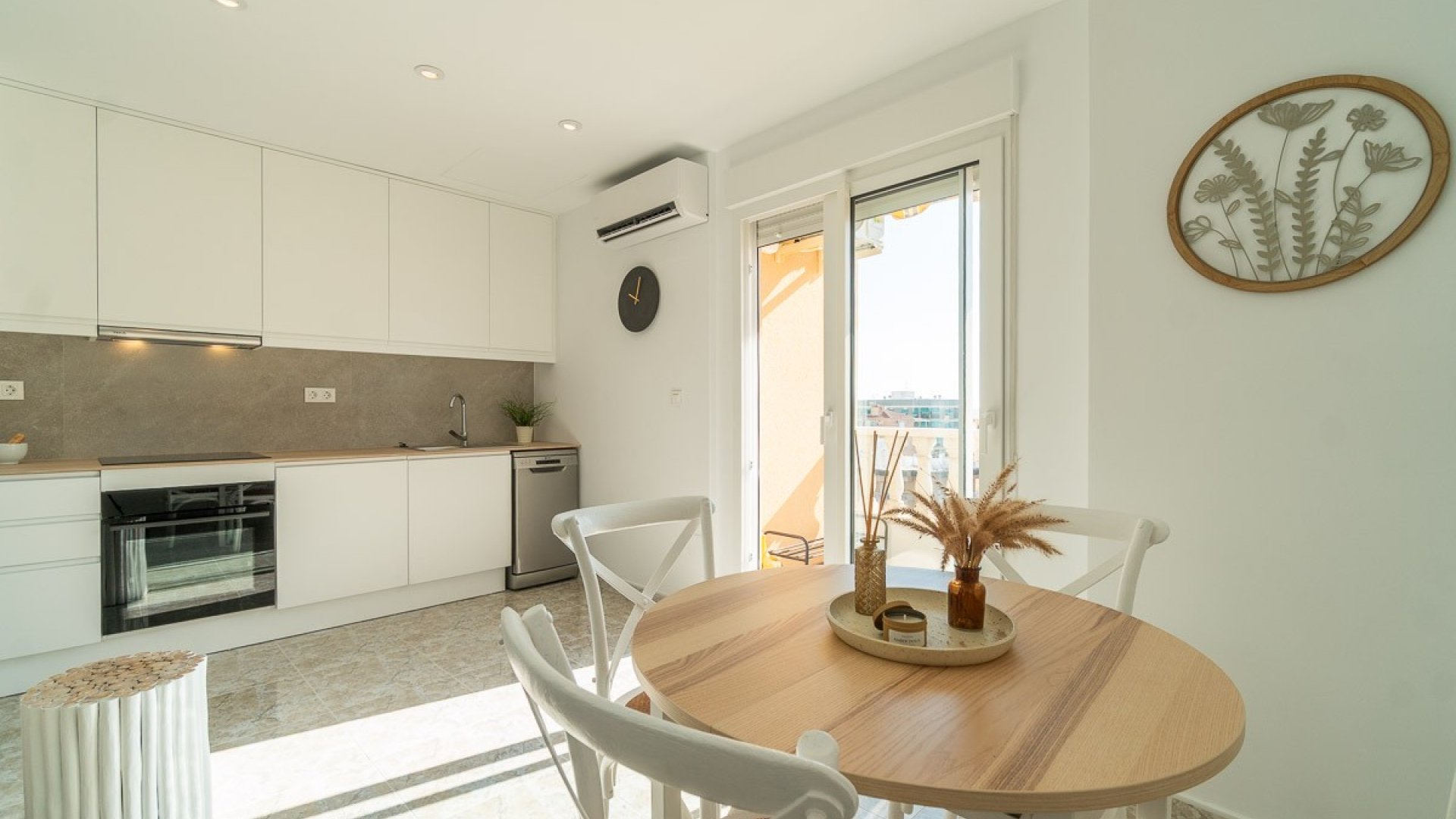 Resale - Apartments -
Torrevieja - La Mata