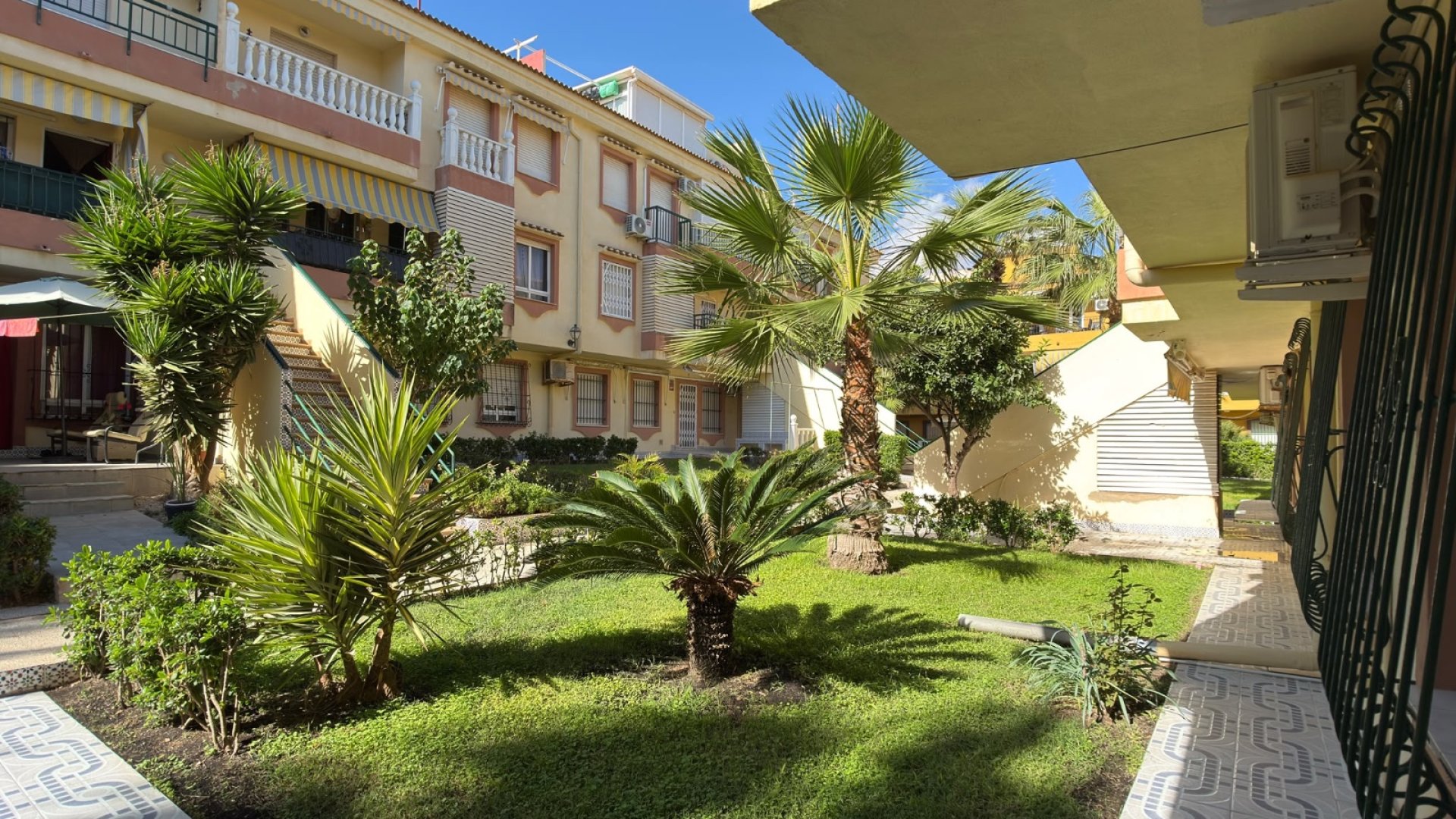 Resale - Apartments -
Torrevieja - La veleta