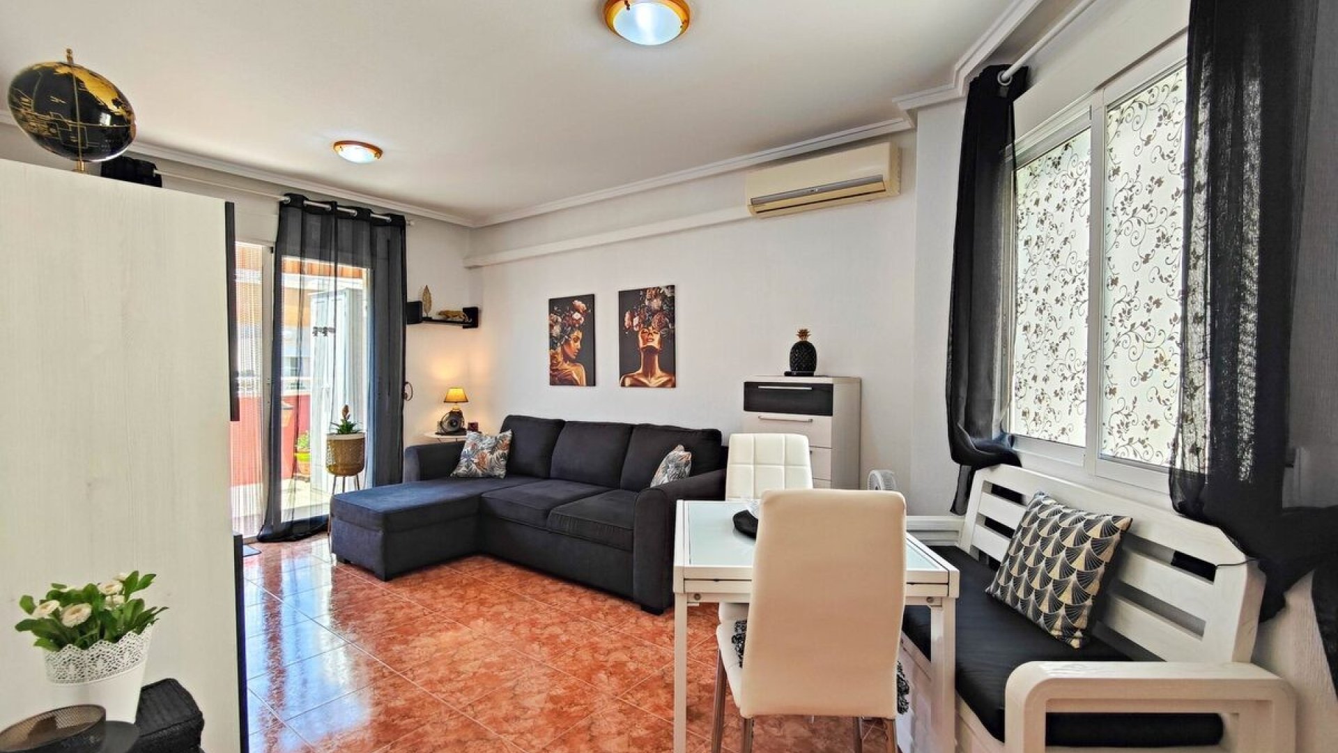 Resale - Apartments -
Torrevieja - Playa del Cura