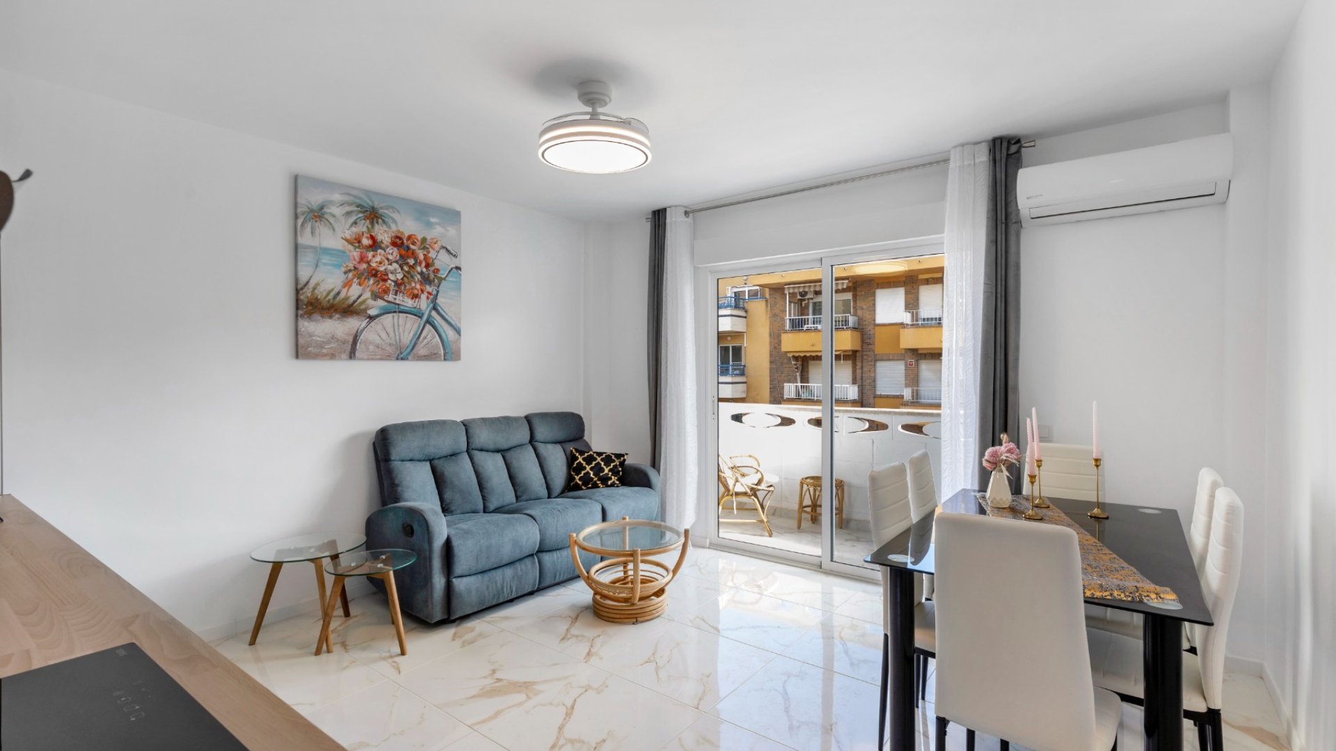Resale - Apartments -
Torrevieja - Playa del Cura