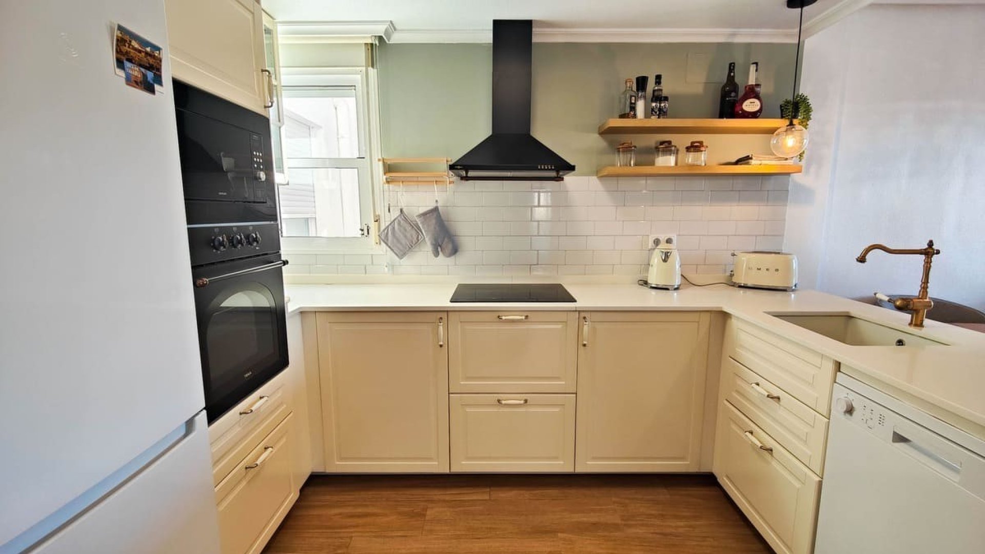 Resale - Apartments -
Torrevieja - Playa Los Naufragos