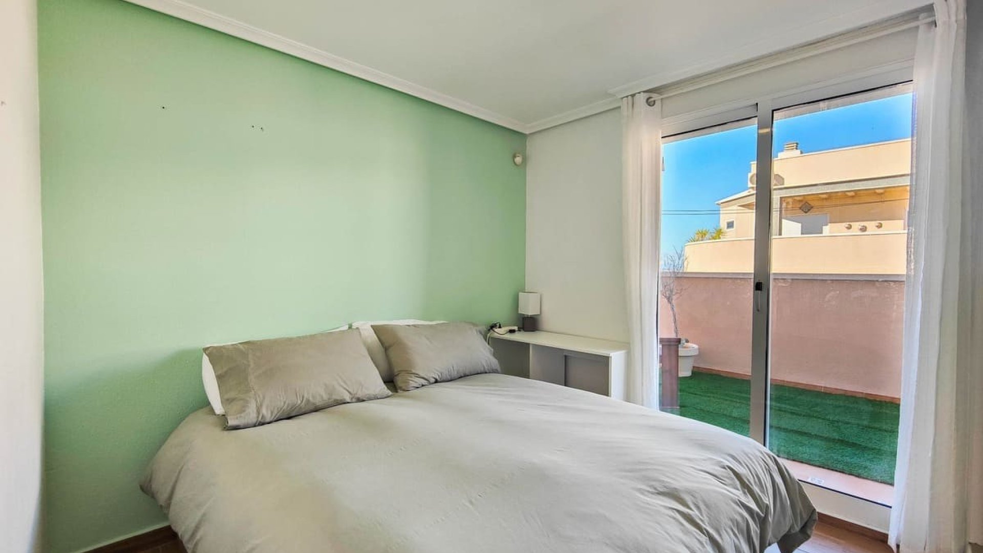 Resale - Apartments -
Torrevieja - Playa Los Naufragos
