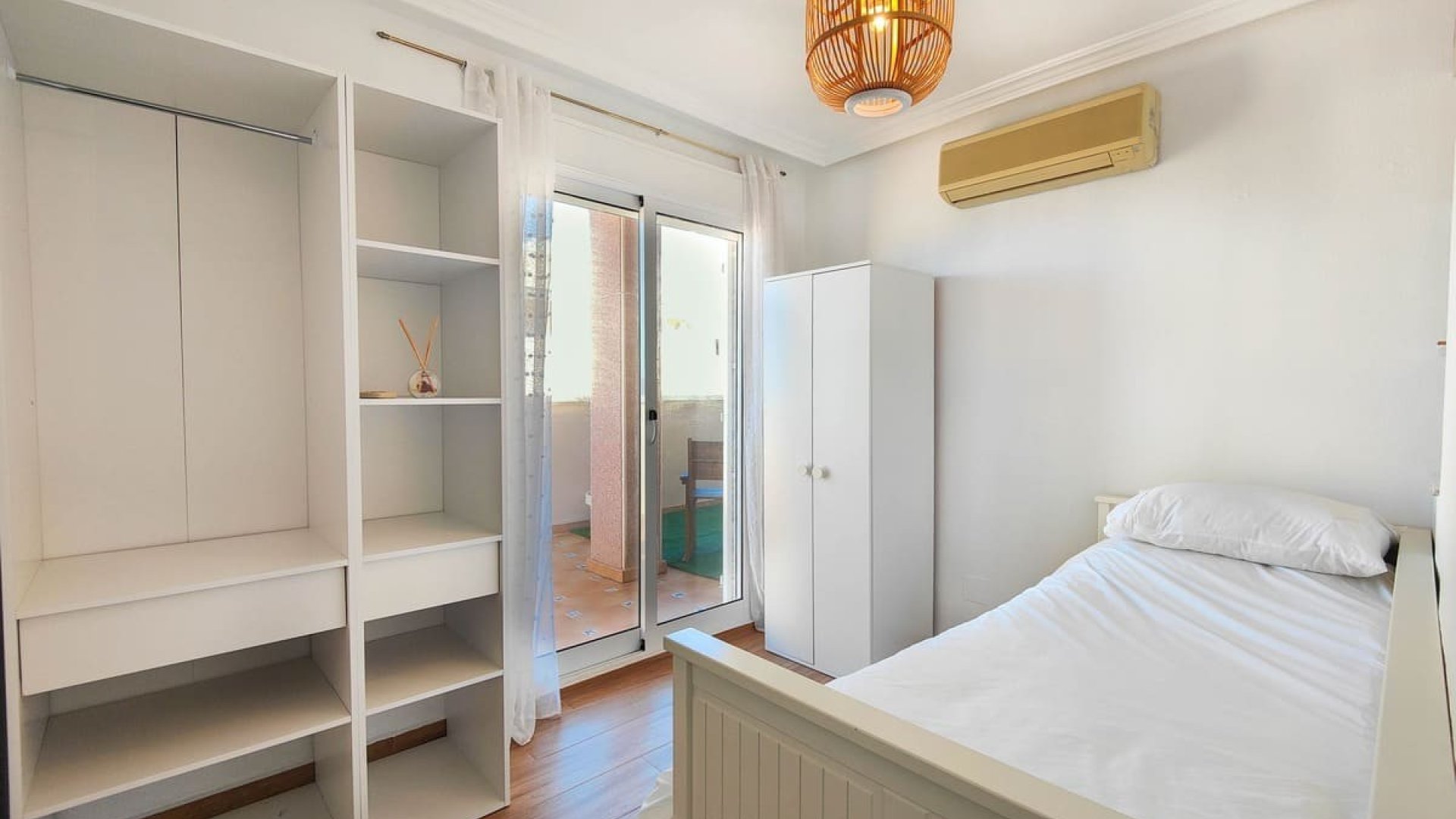 Resale - Apartments -
Torrevieja - Playa Los Naufragos