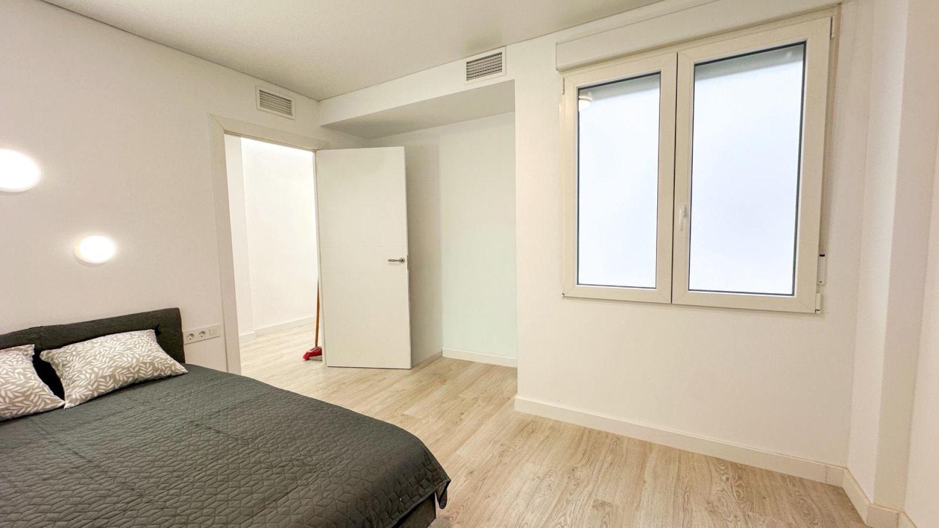 Resale - Apartments -
Torrevieja - Playa Los Naufragos