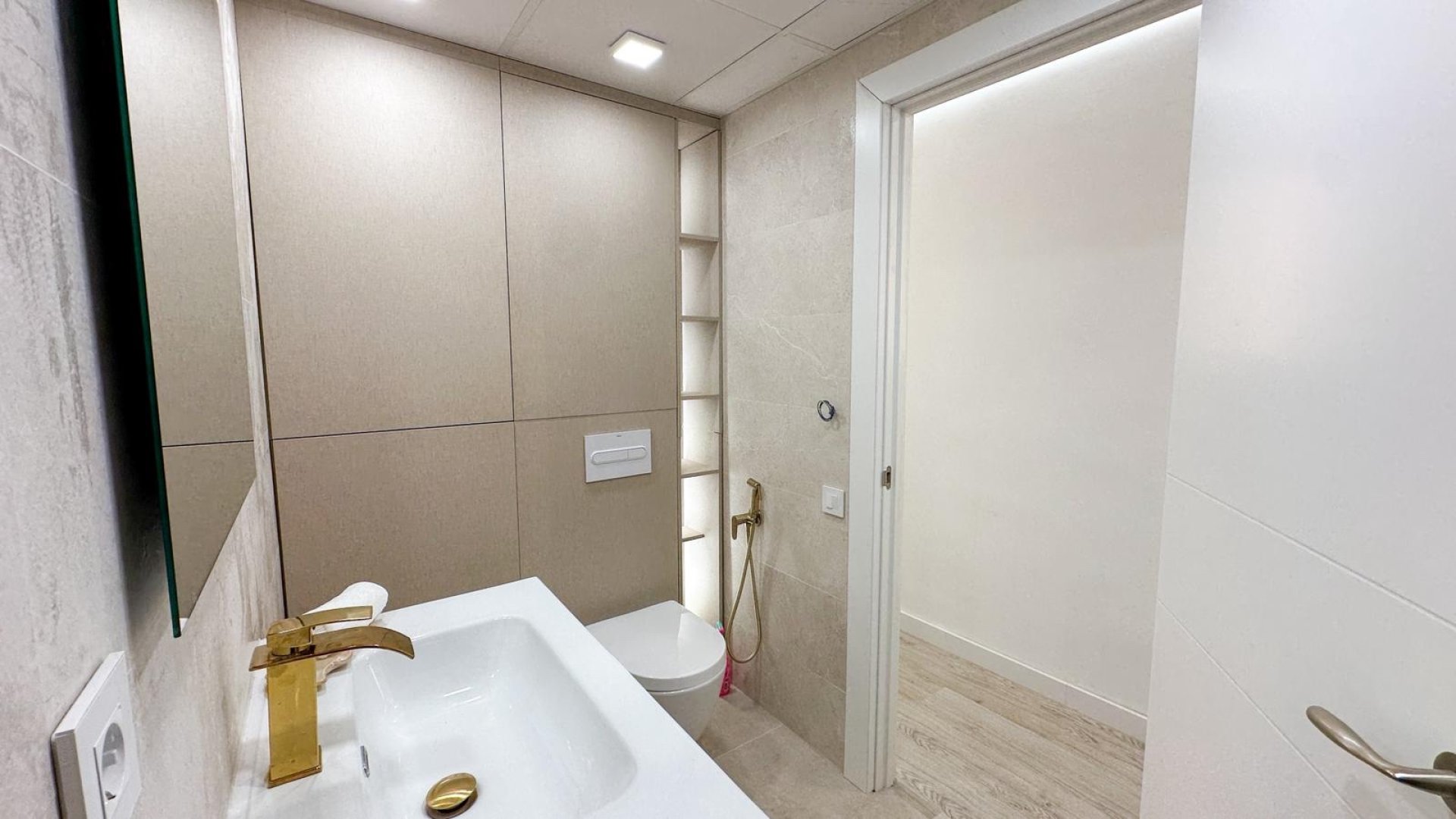 Resale - Apartments -
Torrevieja - Playa Los Naufragos