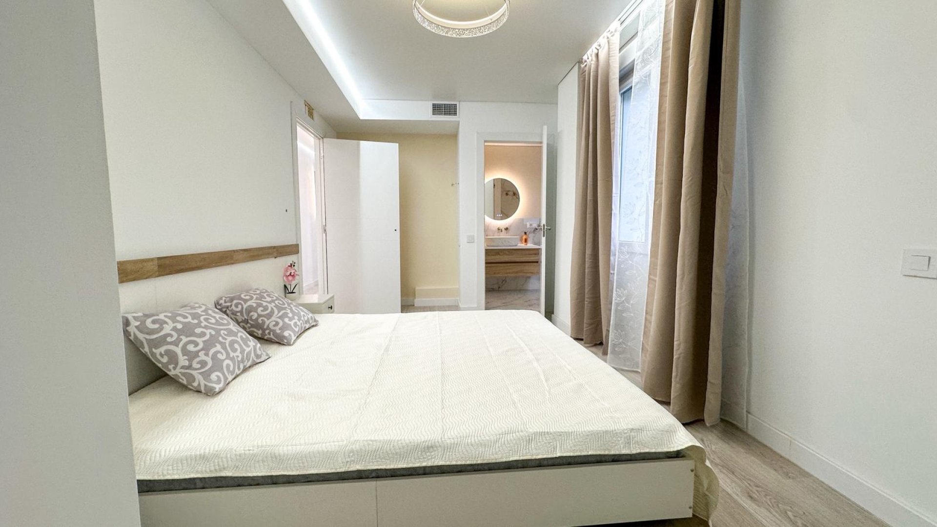 Resale - Apartments -
Torrevieja - Playa Los Naufragos