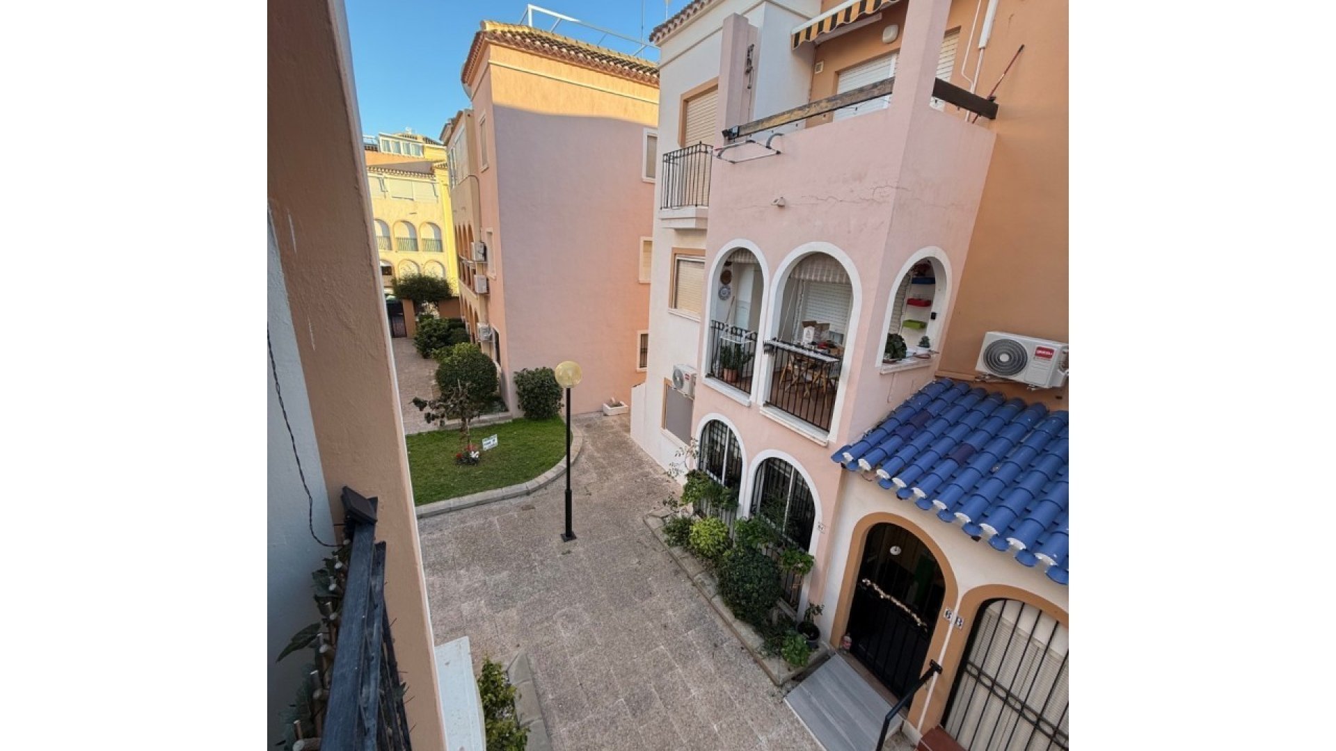 Resale - Apartments -
Torrevieja - Playa Los Naufragos