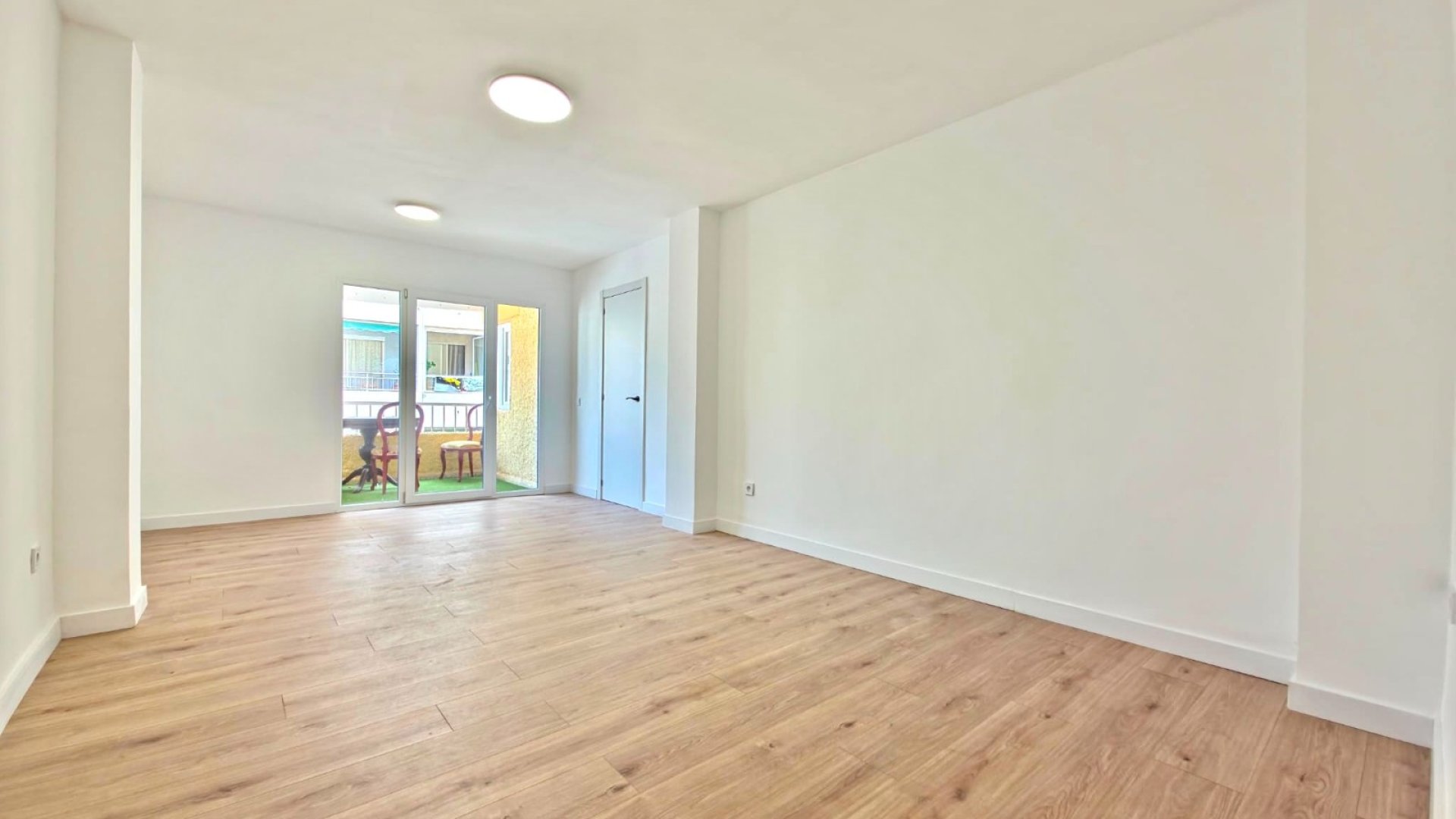 Resale - Apartments -
Torrevieja - Playa Los Naufragos