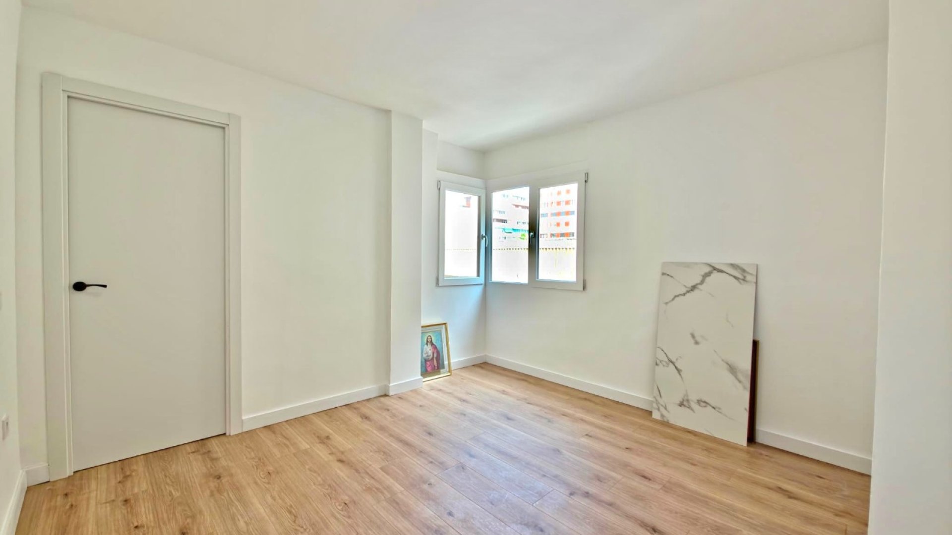 Resale - Apartments -
Torrevieja - Playa Los Naufragos