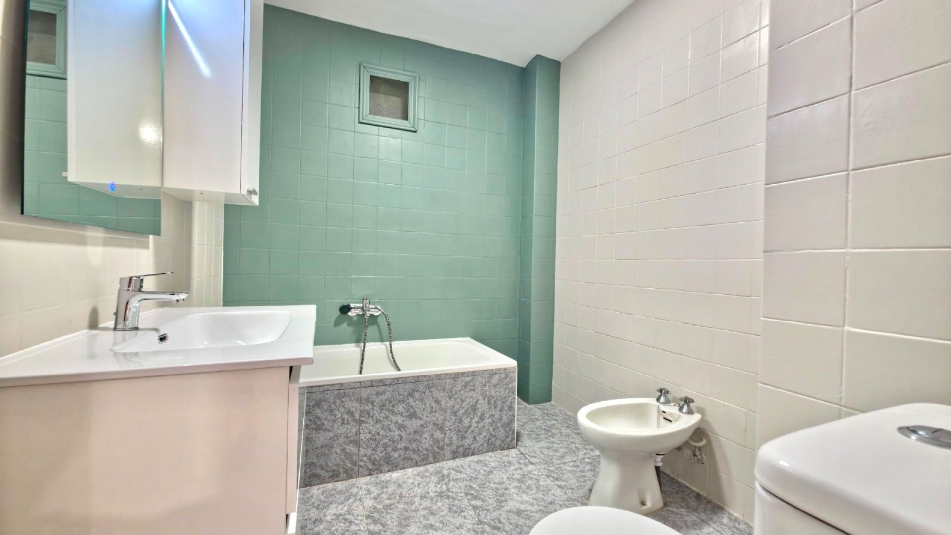 Resale - Apartments -
Torrevieja - Playa Los Naufragos
