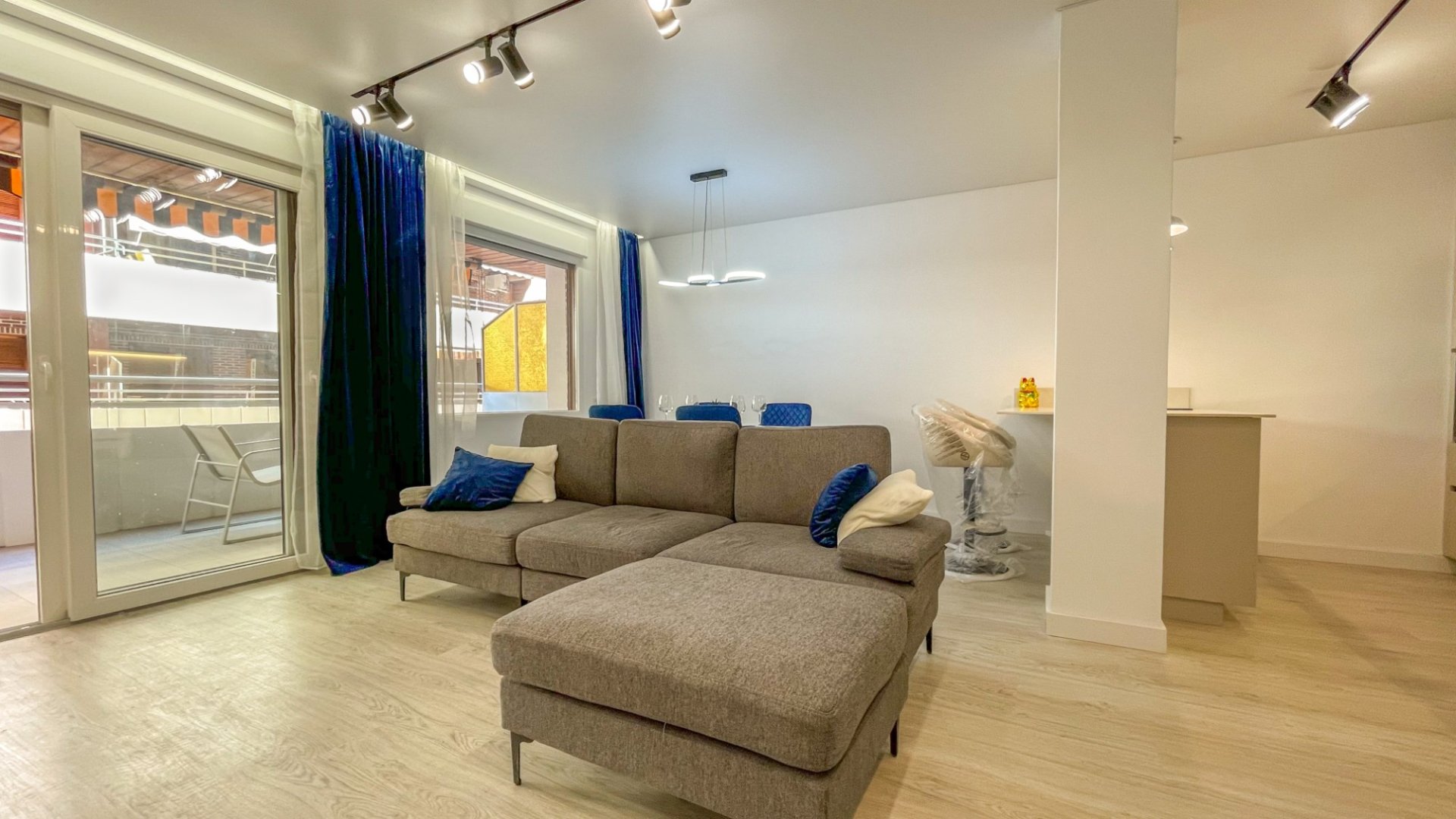 Resale - Apartments -
Torrevieja - Playa Los Naufragos