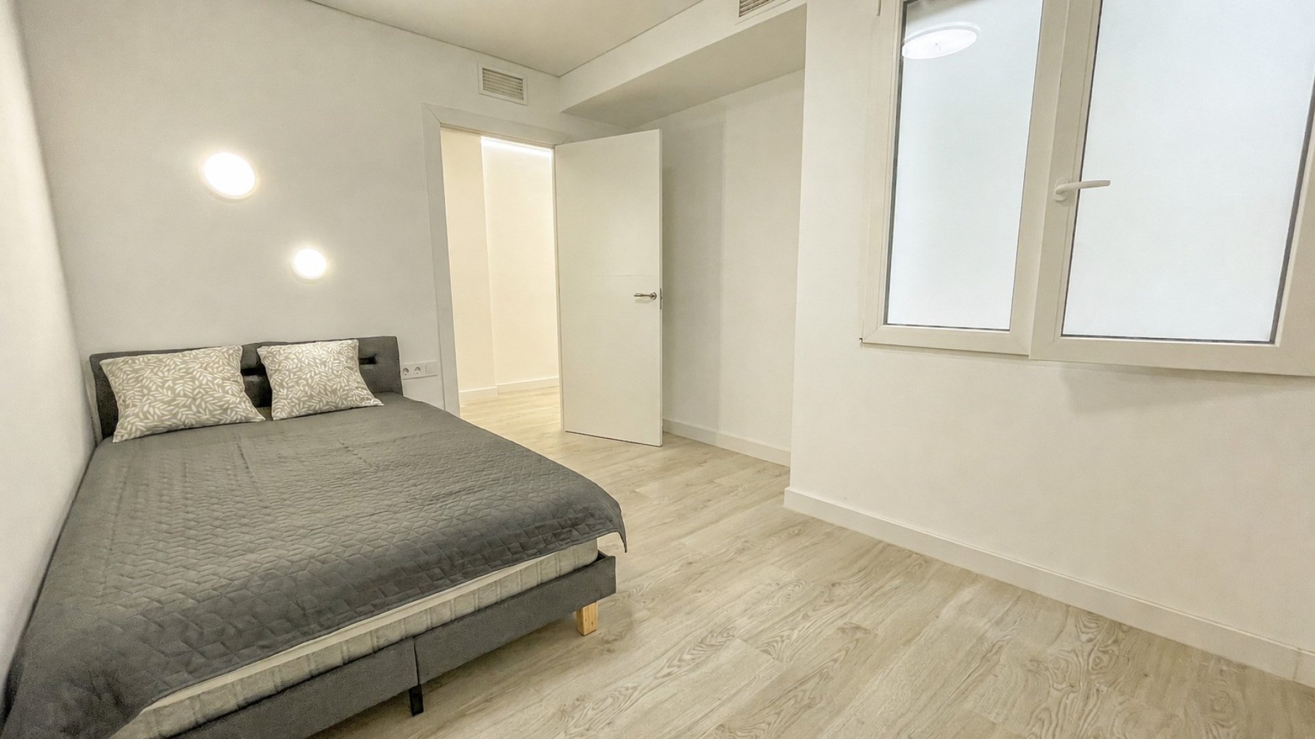 Resale - Apartments -
Torrevieja - Playa Los Naufragos