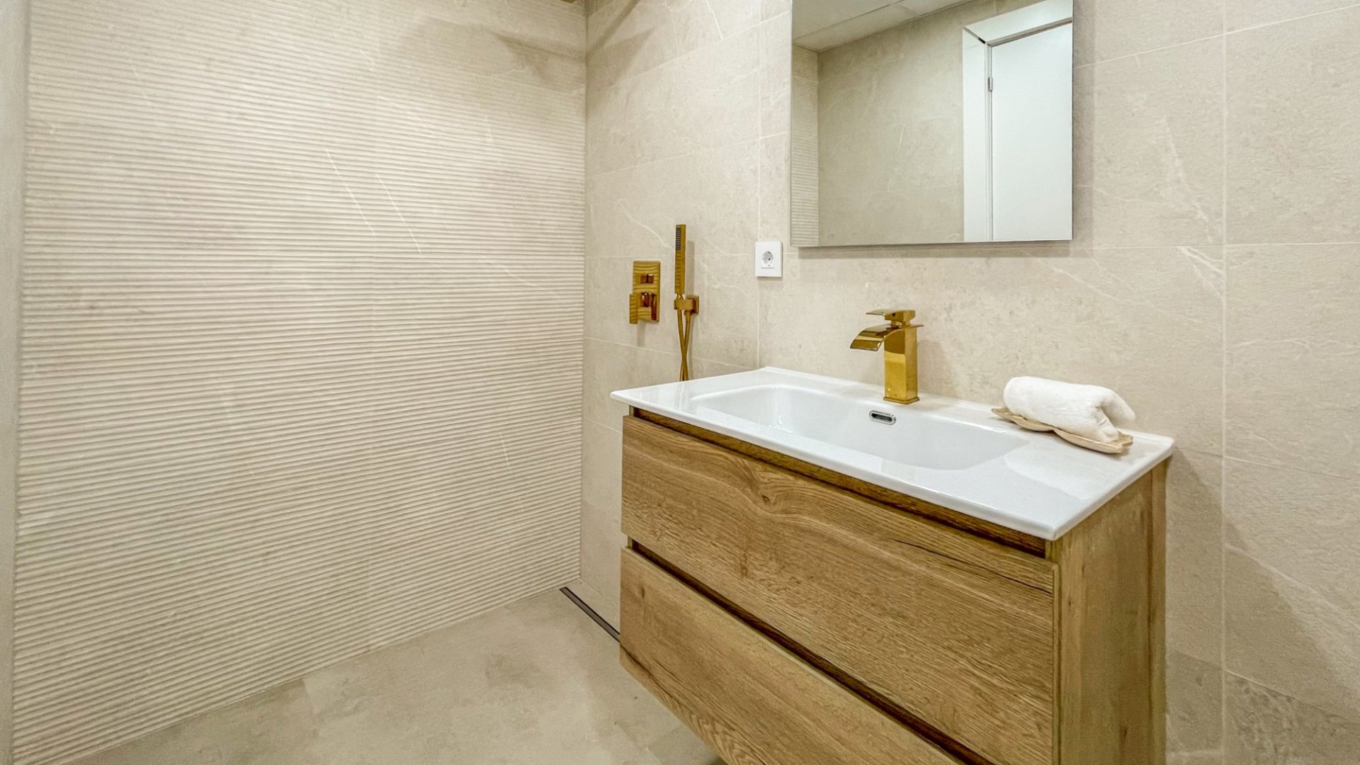 Resale - Apartments -
Torrevieja - Playa Los Naufragos