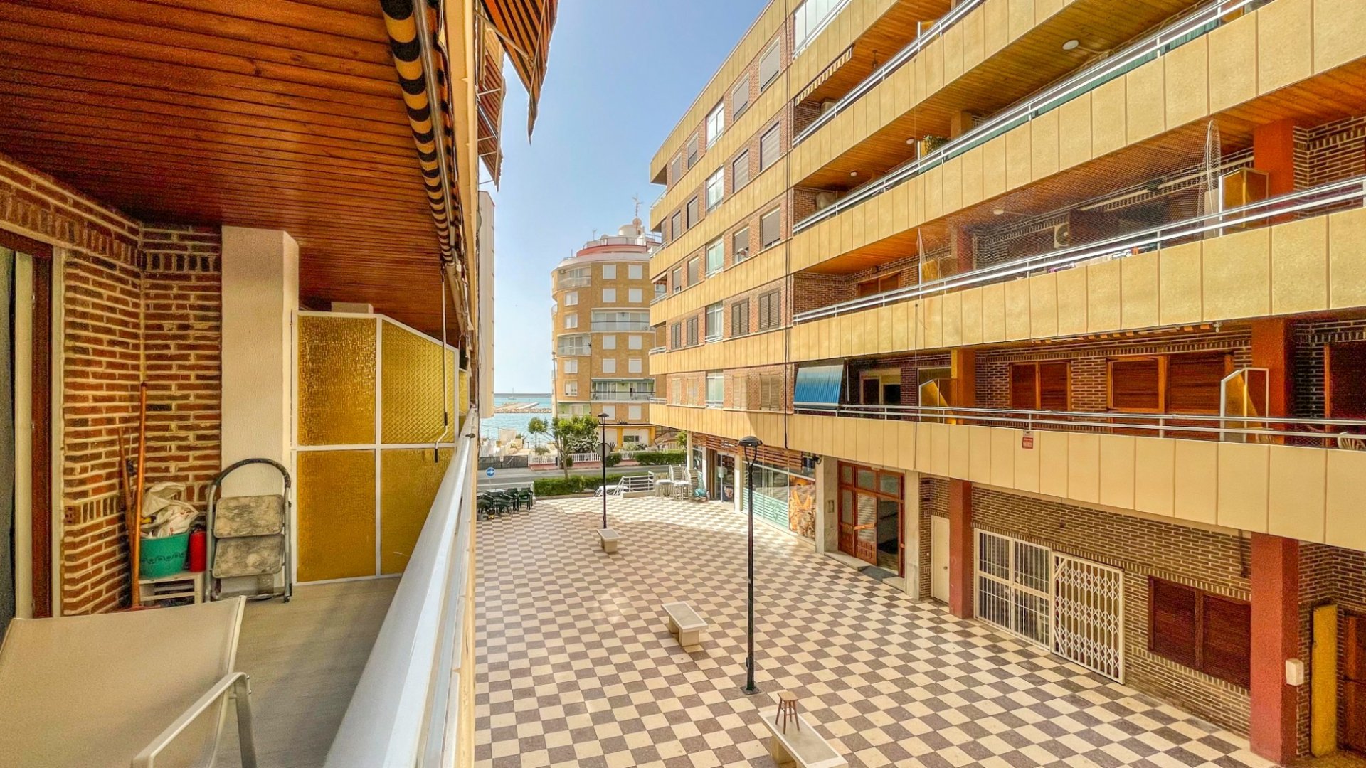 Resale - Apartments -
Torrevieja - Playa Los Naufragos