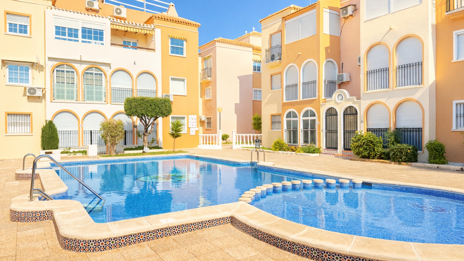 Resale - Apartments -
Torrevieja - Playa Los Naufragos