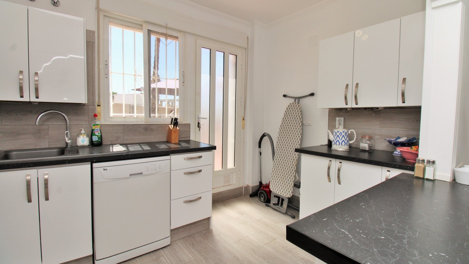 Resale - Apartments -
Villamartín - Las Violetas