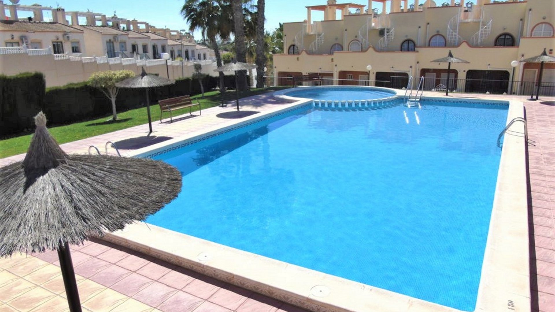 Resale - Apartments -
Villamartín